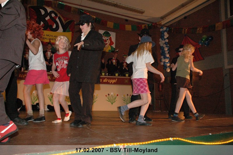 071.jpg