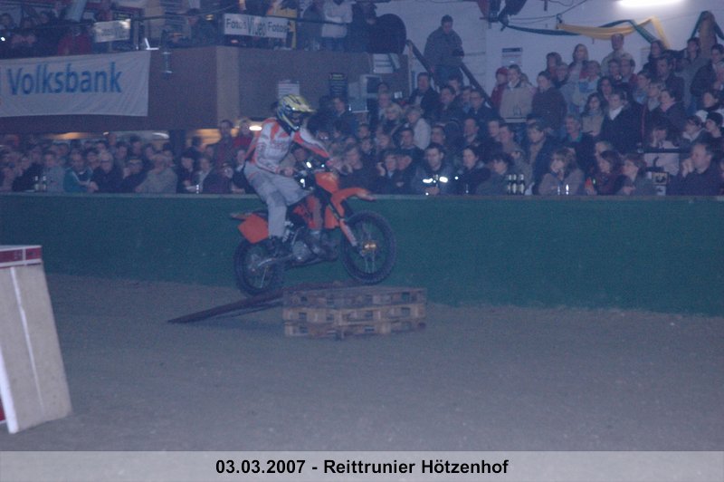 082.jpg